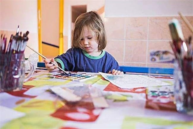 怎么启蒙幼儿园孩子的画画能力 如何培养孩子的绘画启蒙