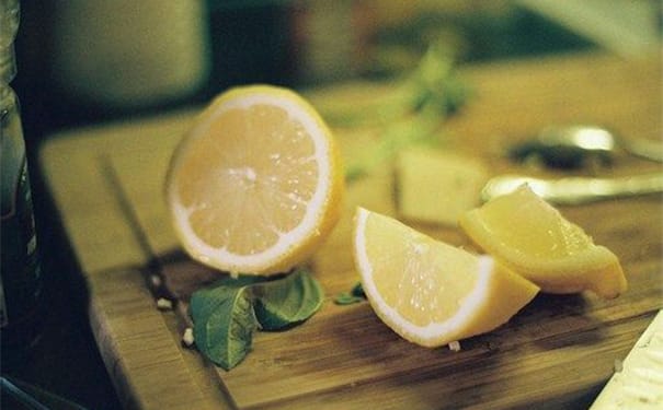 柠檬水不能和什么同食？柠檬水不能和什么一起吃？(1)