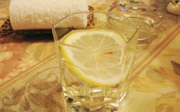 柠檬水怎么喝最健康？柠檬水怎么喝能排毒？(1)