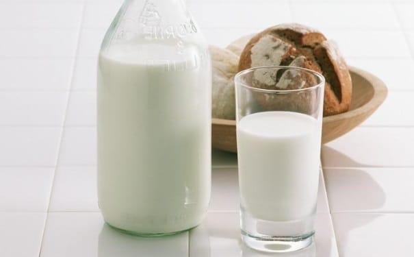 每天一杯牛奶有什么好处？天天喝牛奶的好处有哪些？(1)