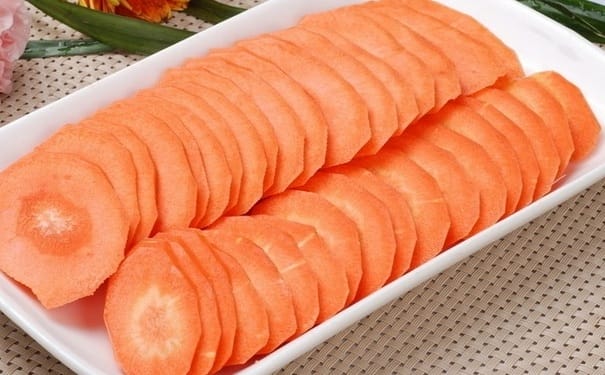 生吃胡萝卜对身体有什么功效？生吃胡萝卜要注意什么？(1)