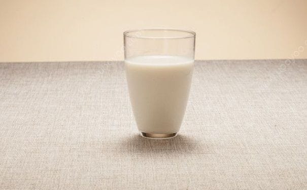 秋天喝牛奶有什么好处？秋季喝牛奶的好处有哪些？(2)