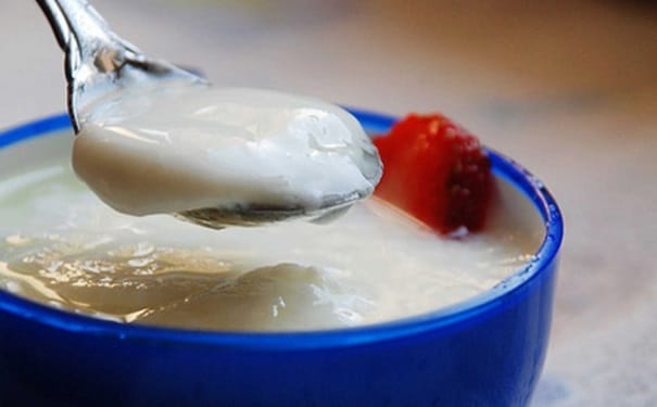 经常喝酸奶好处有哪些？喝酸奶是需要注意什么？(1)