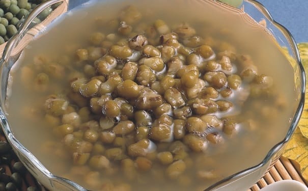 绿豆汤没煮熟可以喝吗？如何快速把绿豆煮熟煮烂？(1)