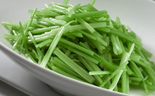 芹菜有哪些营养功效？春季怎么吃芹菜养生？(1)