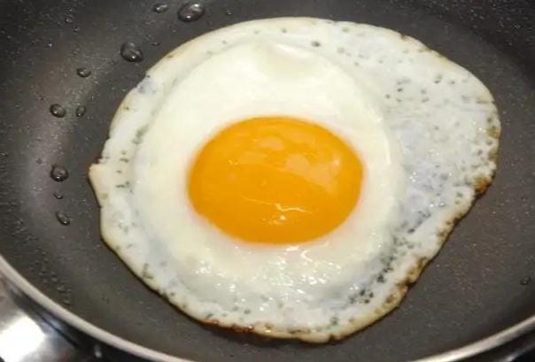 荷包蛋的营养价值有哪些 无油荷包蛋怎么煎