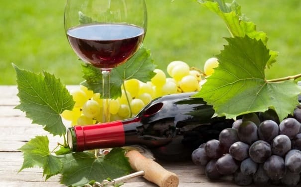 葡萄酒对女人的好处有哪些？喝红酒需要注意什么？(1)