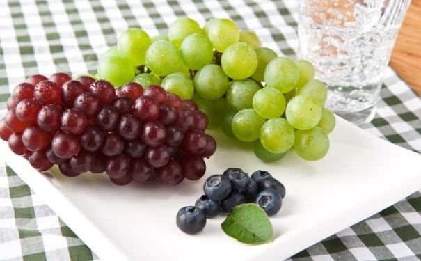 蓝莓和葡萄上的白霜是什么？蓝莓和葡萄怎么清洗最好？(1)