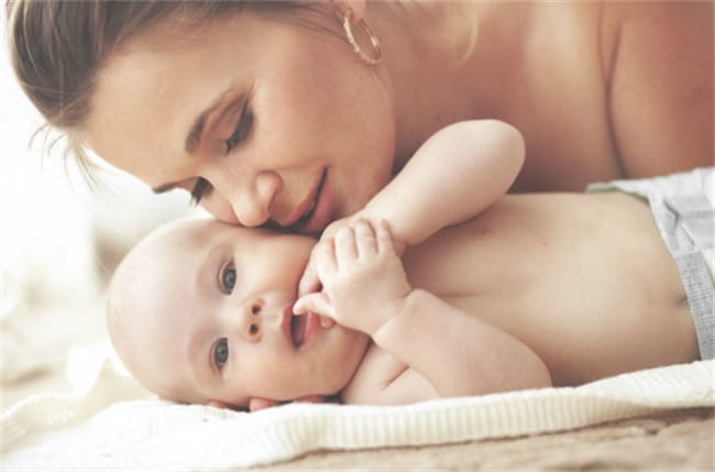 新生儿腹泻要怎样护理 刚出生的小宝宝腹泻如何护理