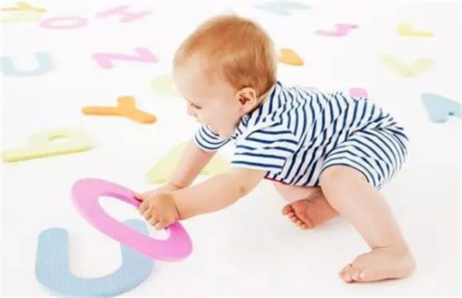 婴儿运动和智力发育有关系吗 宝宝大运动落后和智力有关系吗
