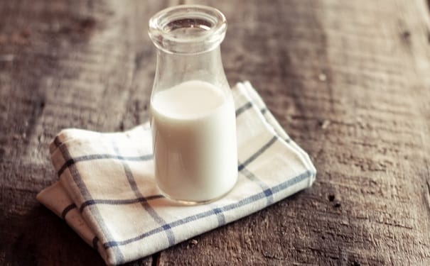 纯牛奶属于酸性还是碱性食物？纯牛奶是热性还是寒性食物？(1)