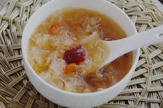 银耳炖红枣的做法 炖银耳红枣汤的做法