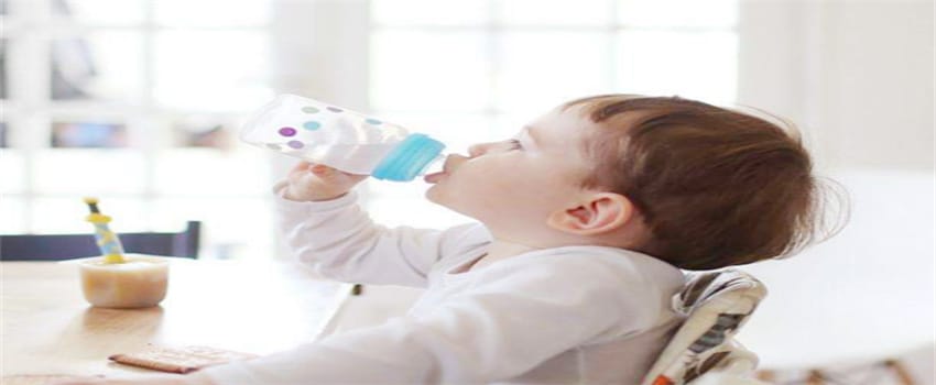 小孩不喜欢喝水有什么方法能改善