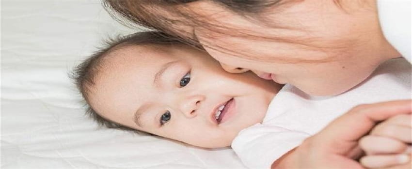 婴儿吃母乳一天大便五六次是正常吗