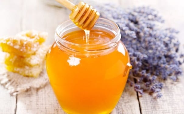 服用蜂蜜的禁忌事项有哪些？哪些情况不适合吃蜂蜜？(1)