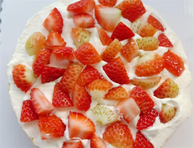 孩子爱吃的草莓蛋糕如何制作 草莓蛋糕怎么做才好吃