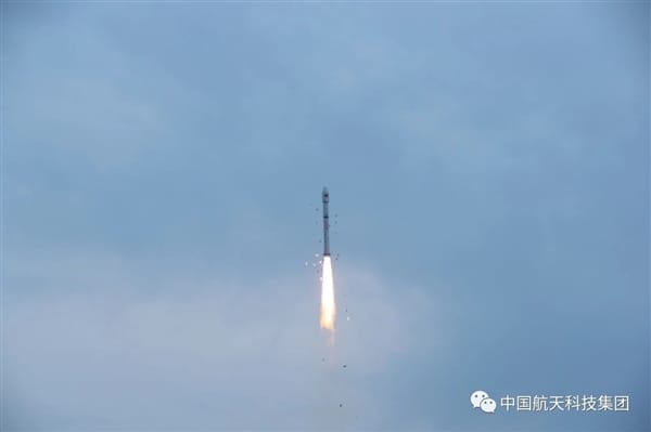 一箭四星！中国金牌火箭长二丁火箭又一次成功：31年来超高可靠性 ！-图1