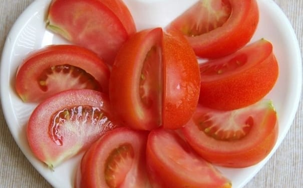 吃番茄的好处和坏处有哪些？吃番茄的有哪些功效和禁忌？(1)
