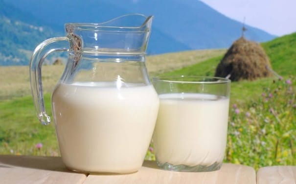 喝牛奶上火怎么办？喝牛奶的正确方法(1)