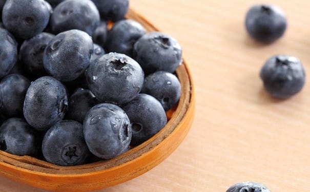 夏季吃蓝莓有什么好处？蓝莓的养生功效有哪些？(1)