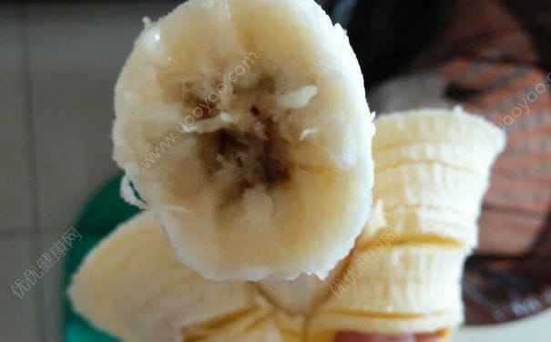 香蕉的心发黑可以吃吗？香蕉的心里面黑了还能吃吗？(1)