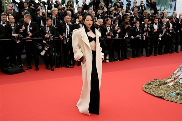 戛纳红毯造型被吐槽！蒋梦婕回应：随便说 我很喜欢 ！-图1