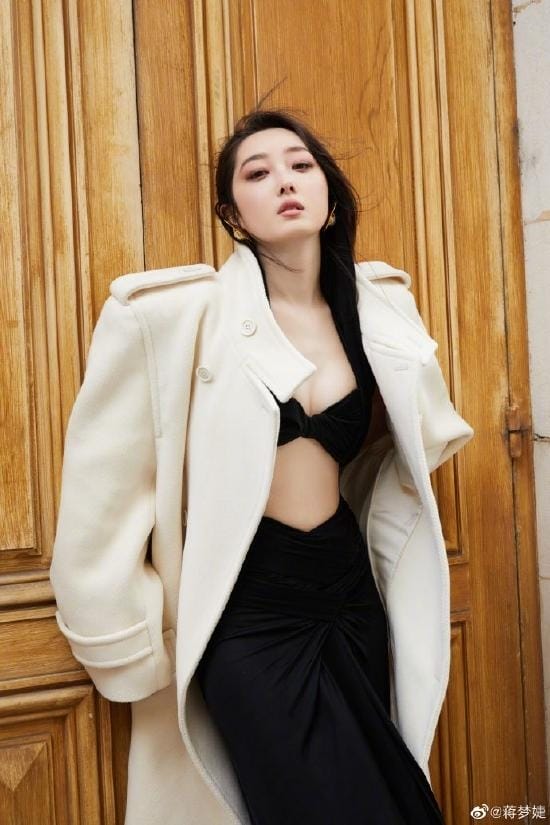 戛纳红毯造型被吐槽！蒋梦婕回应：随便说 我很喜欢 ！-图2