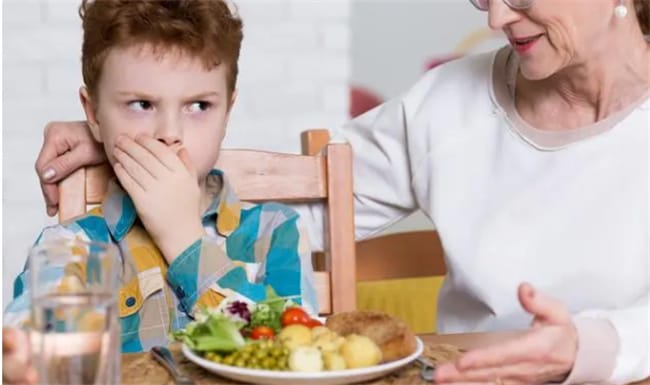 ​孩子在吃饭时打骂有什么危害 吃饭打骂孩子的后果