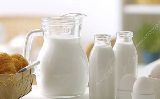 鲜牛奶不能和什么一起吃？牛奶不能跟什么一起吃？(1)