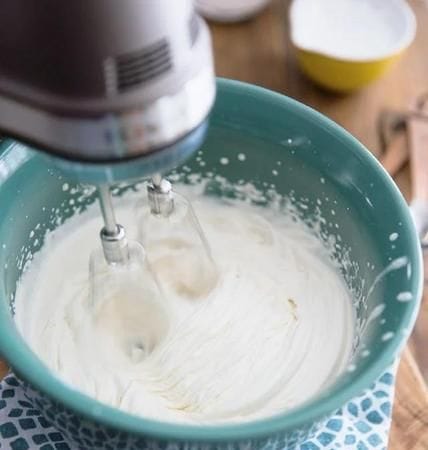 豆浆机可以把蛋清打发成奶油,过期奶油可以用来做什么图1
