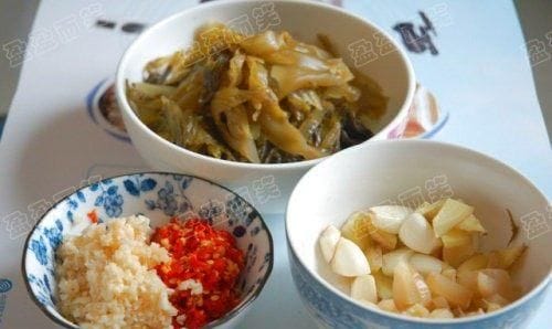 重庆酸菜要怎么做才好吃(重庆老坛酸菜腌制方法)图3