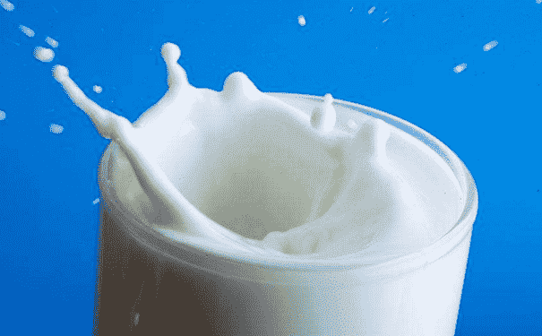 哪些喝牛奶的方式会危害健康？牛奶不能这样喝(1)