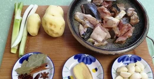 鳇鱼炖土豆的做法,冰冻的鲟鳇鱼怎么做好吃图4