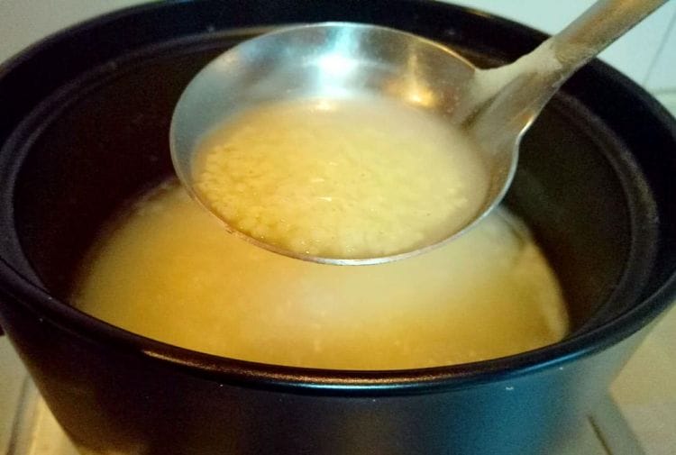 小米粥怎么熬粘稠又香,小米粥这样做最养胃老公这招太厉害每天喝都不腻图2