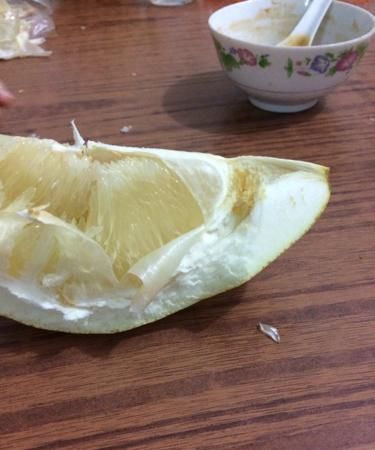 柚子里面长黄胶能吃,柚子里面黄黄的黏黏的东西还能吃图4