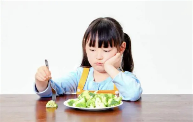 小孩不好好吃饭 不要烦躁 做到这几点孩子饮食习惯不会差