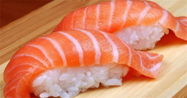 三文鱼的几种新吃法，简单美味又下饭，学会了可以做给家人吃