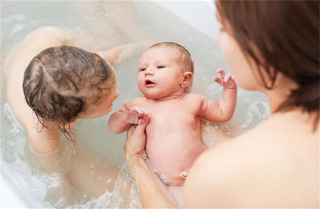 关于新生儿这5种皮肤问题，该如何正确护理！