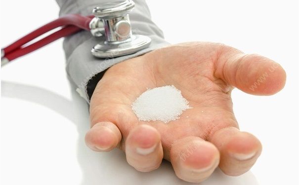吃盐伤人不知不觉：日常生活中应该如何吃盐？(1)