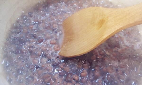 红豆薏米粥的配比,红豆薏米水怎么煮去湿气效果好图4