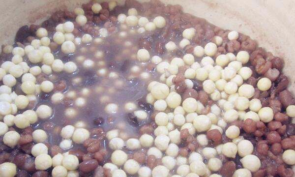 红豆薏米粥的配比,红豆薏米水怎么煮去湿气效果好图5