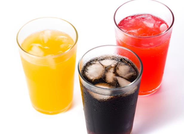 来月经能喝碳酸饮料吗 加重经期不适影响消化