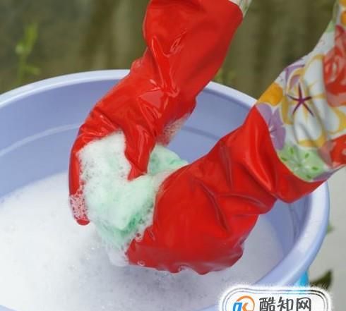 起泡胶粘到衣服上怎么洗掉,起泡胶粘到衣服上怎么办图5