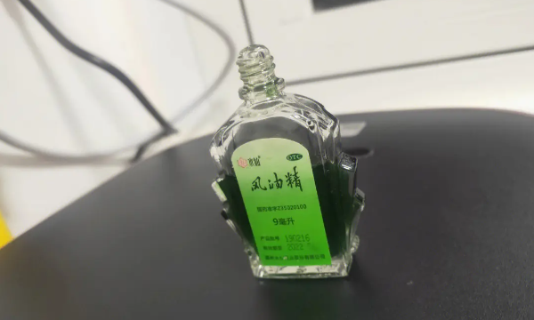 起泡胶粘到衣服上怎么洗掉,起泡胶粘到衣服上怎么办图6