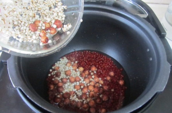 红豆薏米需要提前泡,红豆薏米粥怎么做图4