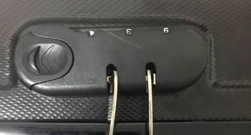 行李箱密码如何换密码,行李箱密码锁如何解开图1
