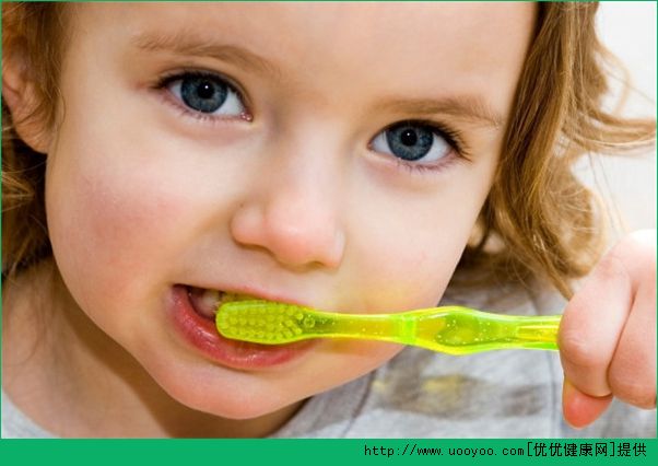 刷牙的正确方法 刷牙的正确方式 刷牙注意事项 刷牙要注意什么(1)