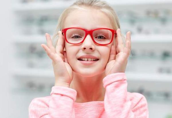 什么年龄适合做近视眼手术 如何有效冶疗近视