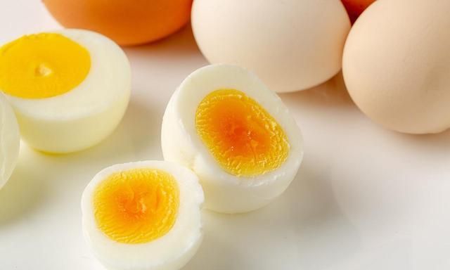 大量熟蛋黄能做什么,煮熟鸡蛋黄可以做什么美食图2