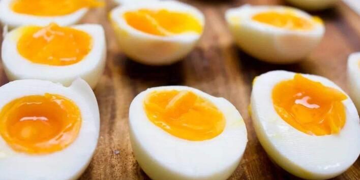 大量熟蛋黄能做什么,煮熟鸡蛋黄可以做什么美食图3